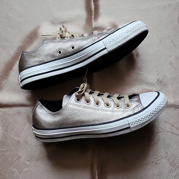 Converse All Star EUC women's metallic gold tennis shoes size 7 - Picture 3 of 9